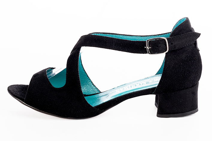 Matt black women's closed back sandals, with crossed straps. Round toe. Low flare heels. Profile view - Florence KOOIJMAN